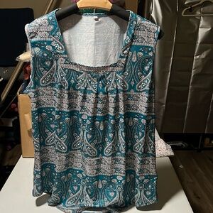 NIB. Teal sleeveless top with paisley design